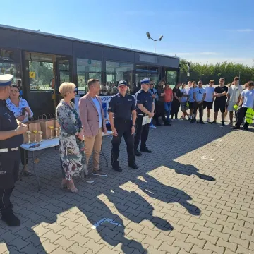 Policja i instruktorzy uczyli odpowiedzialnego kierowania pojazdem