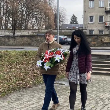 Kwiaty w rocznicę wyzwolenia Radomska