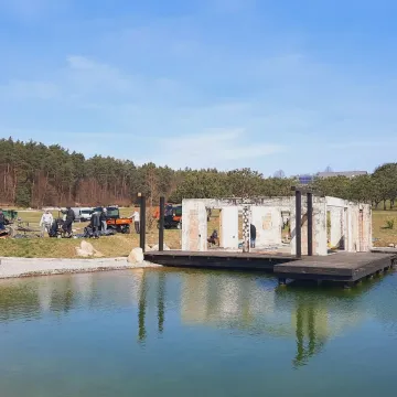 Wolontariusze pomagają odbudować herbaciarnię w Dojo Stara Wieś