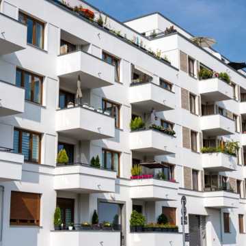 Co wpływa na podaż nieruchomości? Jakie czynniki wpływają na ceny mieszkań w Radomsku?