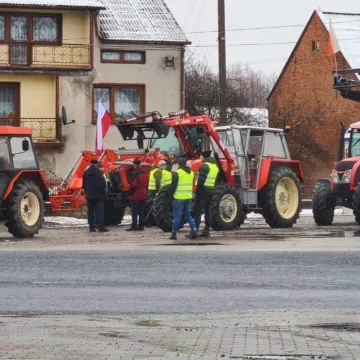 Kawalkada ciągników jedzie na Radomsko