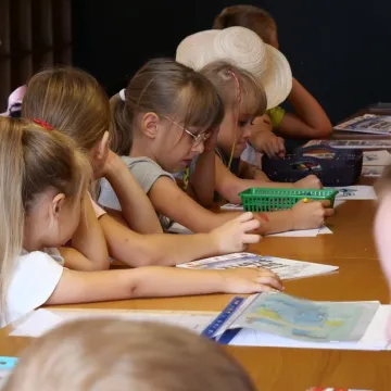 Policjanci pokazali, jak radzić sobie z nieznajomymi i zagrożeniami na drodze