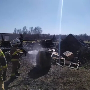Budynek mieszkalny doszczętnie spłonął. Straty oszacowano na 100 tys. złotych