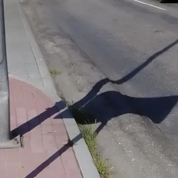 Zniszczona ulica Prymasa Wyszyńskiego