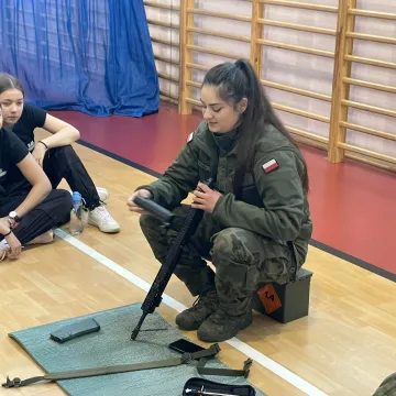 Uczniowie klas mundurowych z Radomska uczestniczyli w manewrach WOT