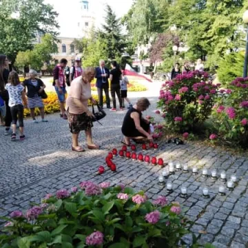 Ku czci powstańcom. Młodzież Wszechpolska i Ruch Narodowy ułożyli kotwicę