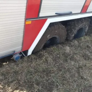 A łąki nadal płoną