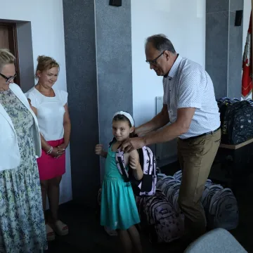 „Energetyczne Tornistry” trafiły do pierwszoklasistów z Radomska