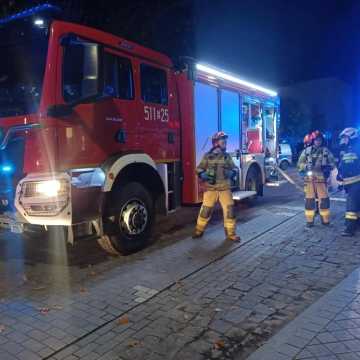 W kamienicy na pl. 3 Maja w Radomsku wybuchł pożar. Jedna osoba poszkodowana