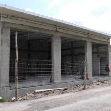 Trwa budowa nowego budynku dla OSP Dąbrówka
