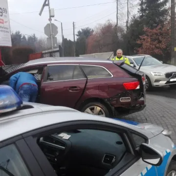 Kolizja na Sucharskiego i Poprzecznej. Powód? Wymuszenie pierwszeństwa