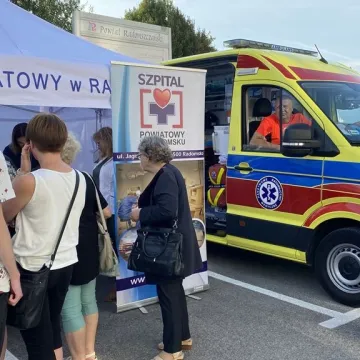 Kulinarna uczta przed starostwem w Radomsku