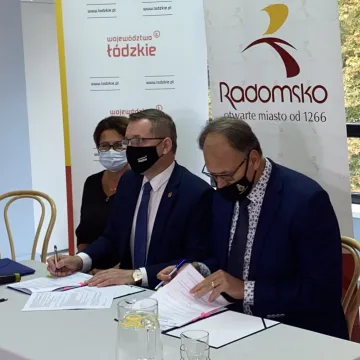Podpisano umowę na dofinansowanie remontu sali widowiskowej MDK w Radomsku