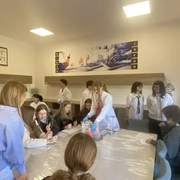 Dzień Owarty w II LO w Radomsku. Ósmoklasiści poznali szkołę od środka