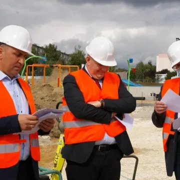 Radni wizytowali budowę nowego basenu w Radomsku