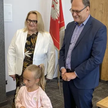 Energetyczne tornistry trafiły do pierwszoklasistów z Radomska