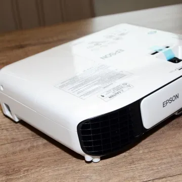 Sprzęt komputerowy trafi do dzieci umieszczonych w pieczy zastępczej