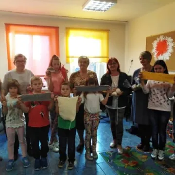 Nauka szydełkowania z seniorami