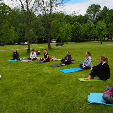 Mamy ćwiczyły jogę