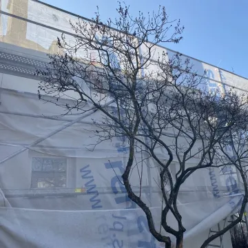 Trwa remont biblioteki w Radomsku. Zmienia się wnętrze i elewacja budynku