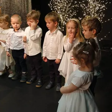 Przedszkolaki recytowały „zimowe” wierszyki w MDK w Radomsku