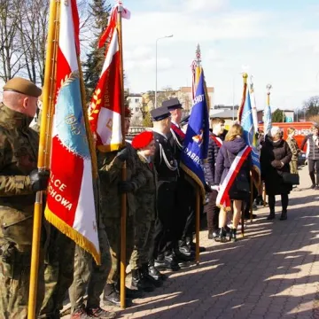 Cześć i chwała bohaterom!