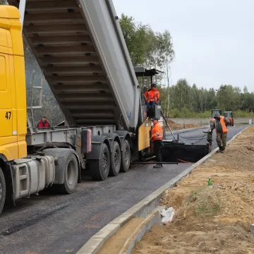 Zaawansowane prace drogowe na strefie inwestycyjnej w Radomsku