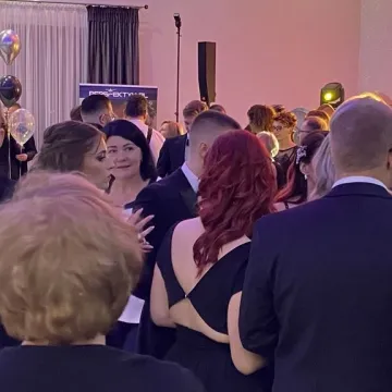 Szampańska zabawa studniówkowa ZSE w Radomsku