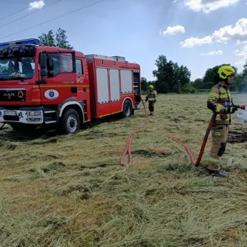 Pożar suchego siana w Danielowie w gm. Kamieńsk