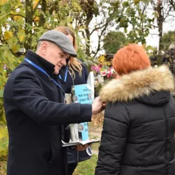 Kwesta na radomszczańskich cmentarzach