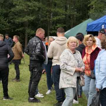 Jesienny piknik z KGW „Grzebień i Wyczesane”. Była pomoc, zabawa i integracja