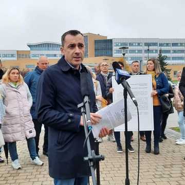 Rodzice oczekują stanowczych działań dotyczących oddziału dziecięcego  w szpitalu w Radomsku