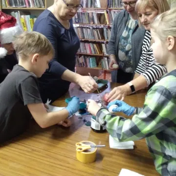 Pisanki i pająki ludowe ożywiły tradycję w Gidlach