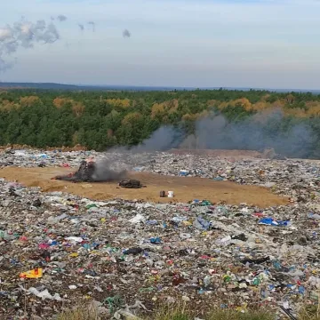 Strażacy ćwiczyli na wysypisku śmieci