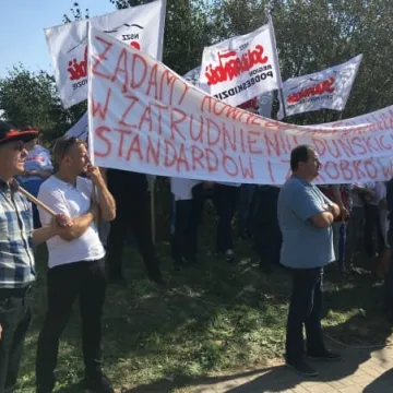 Pikieta przed siedzibą JYSK w obronie pracownika