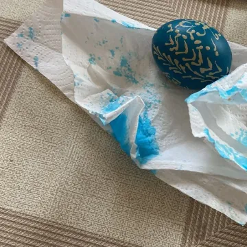 Powrót do korzeni. Uczestnicy warsztatów tworzyli pisanki batikowe w Muzeum Regionalnym w Radomsku