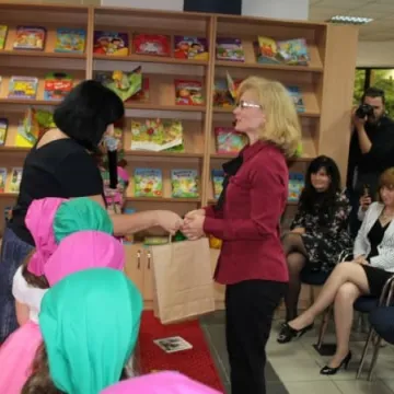 Pasowanie nowych czytelników biblioteki w Radomsku