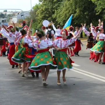 Kolorowa parada artystów z Cypru, Ukrainy i Polski