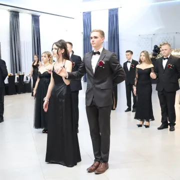 Studniówka uczniów „Drzewniaka” w Kobielach Wielkich