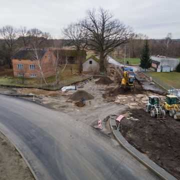 Połączenie łódzkiego ze śląskim. Modernizacja drogi w Ciężkowicach w toku