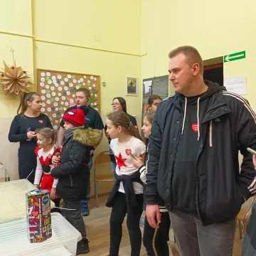 WOŚP 2023: W Gomunicach kwestuje m.in. wąż oraz legwan Stefan