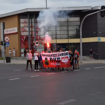 Kibice RKS Radomsko w hołdzie powstańcom warszawskim