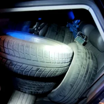 Na „gościnnych występach” kradli koła