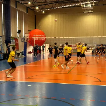 Zacięta walka w Radomsku. METPRIM Volley pokonuje Resursę Łódź po tie-breaku