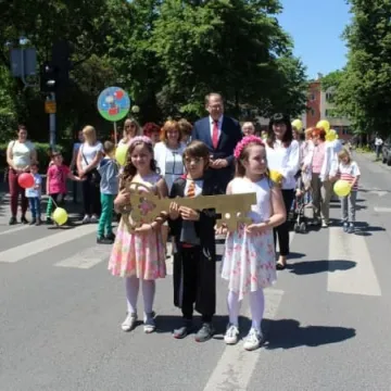 Barwny korowód z okazji Dnia Dziecka