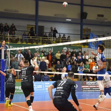 Czwarty tie-break z rzędu. Bugaj Volley Radomsko ulega Chełmcowi