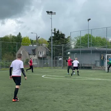 Żubry i Online Team z kompletem punktów w Lidze „Szóstek” w Radomsku