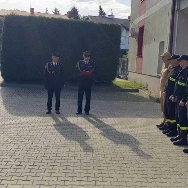 Życzenia i podziękowania dla strażaków. A w Warszawie awansowano strażaka z JRG Radomsko