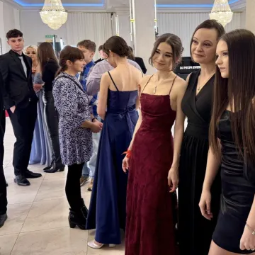 Odliczanie do matury rozpoczęło się eleganckim balem w LO Przedborzu