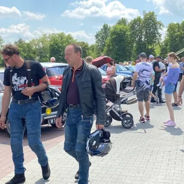 Klasyki zaparkowały w Radomsku. Trwa Auto-Moto Weteran 5